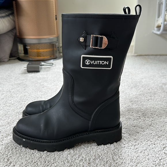 Louis Vuitton Rubber Calfskin Territory Flat Boots in Black - Picture 3 of 8